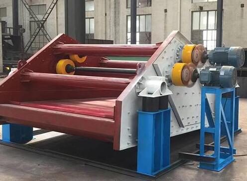 如何調整直線搖擺篩的進料裝置？